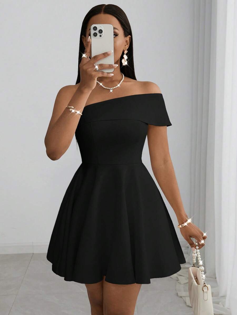 Slaydiva 2025 春夏新款优雅假日修身不对称肩黑色迷你连衣裙，适合婚礼、音乐节、派对、夜店、晚会，女士夏季连衣裙 - 黑色 - 查看 1