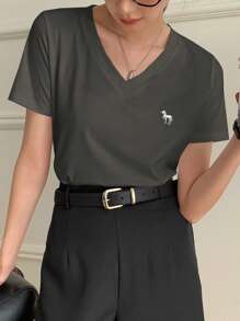 DAZY 女士V领刺绣都市休闲短袖T恤 - 灰色 - 查看 6