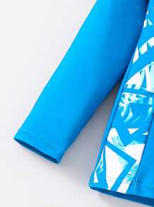 SHEIN 2 件套年轻男童休闲运动泳衣套装，适合年轻男孩，带有假日风格图案，贴身上衣和可调节泳裤，儿童服装，适合户外游泳、沙滩玩耍、度假穿着，适合春、夏、秋、冬四季 - 霧霾藍 - 查看 3