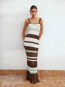 Maija Vestido de ganchillo tipo color block en rojo y albaricoque con borlas, diseño favorecedorpose, estilo bohemio de resort, diseño de moda, para primavera/verano