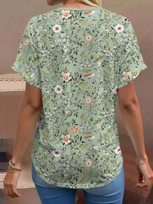 SHEIN LUNE Plus Size Women's Vintage Floral Print V-Neck Short Sleeve Graphic Tees With Rolled-Up Cuffs,Retro Flower Pattern Casual Loose Summer Women For Vacation,Casual Wear - Multicolor - View 2