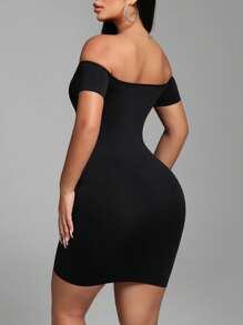 Zolique Vestido mini ajustado sin hombros con licra incorporada