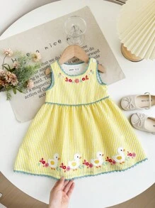 SHEIN 女婴可爱格子花卉刺绣图案无袖连衣裙，夏季 - 彩色 - 查看 2