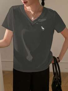 DAZY 女士V领刺绣都市休闲短袖T恤 - 灰色 - 查看 3