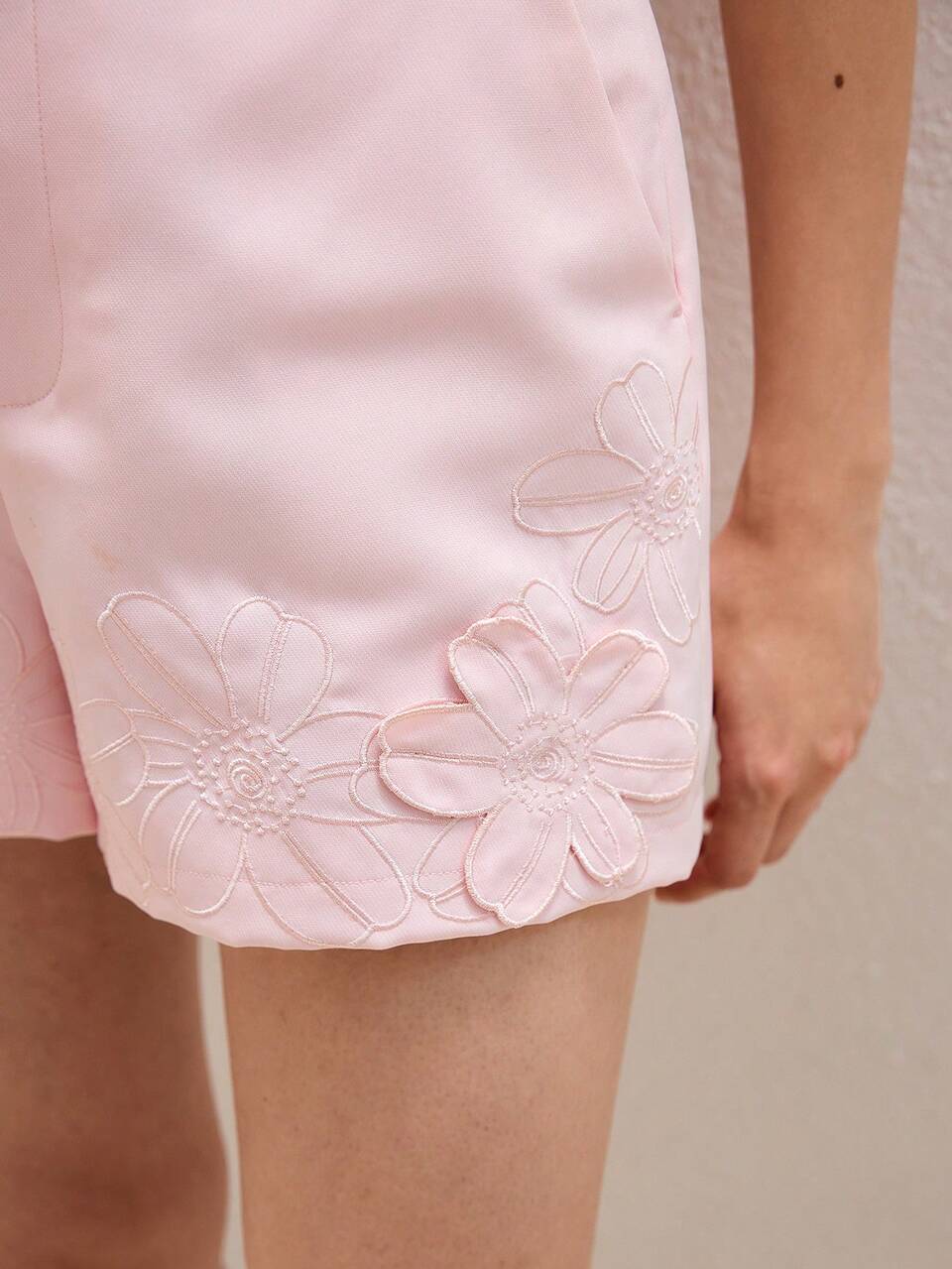 MOTF STUDIO APPLIQUES EMBROIDERY SHORTS