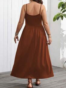 SHEIN LUNE 大码女式简约纯色细肩带连衣裙，适合圣诞节女式长裙 - 棕色 - 查看 2