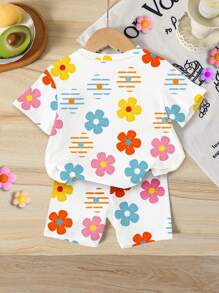 SHEIN 女婴花卉条纹印花圆领短袖 T 恤和紧身针织短裤套装，适合幼儿的可爱夏季服装 - 彩色 - 查看 2