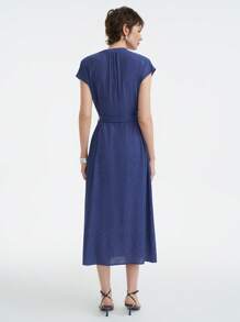 Aalyst 女装优雅法式高端休闲度假办公室舒适宽松V领双色面料聚拢肩部收腰口袋长裙春夏