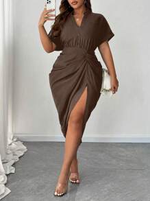 SHEIN Clasi 大码女式纯色夏季短袖荷叶边下摆开衩衬衫裙 - 棕色 - 查看 1