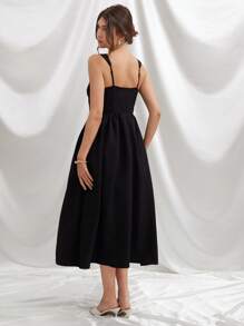 L'Amorae 女士撞色细节修身喇叭中长连衣裙 - 黑與白 - 查看 5