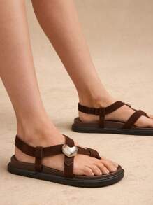 SHUZIA 女士心形装饰舒适平底厚底日常夏季可爱度假休闲基本款绒面革巧克力凉鞋 - 巧克力棕 - 查看 2