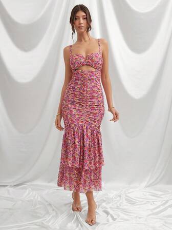 L'Amorae Damklänning med blommigt nätmönster och urholkning i midi-sommaravslappnad passform