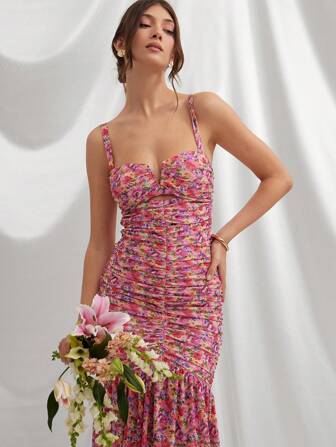 L'Amorae Damklänning med blommigt nätmönster och urholkning i midi-sommaravslappnad passform