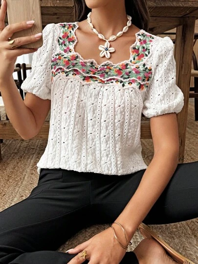 SHEINBlues Camiseta de mujer con bordado floral, parches y jacquard, un diseño de moda para vacaciones