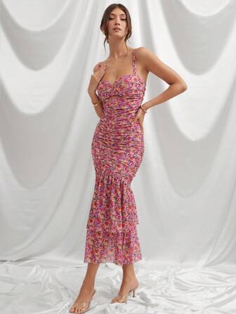 L'Amorae Damklänning med blommigt nätmönster och urholkning i midi-sommaravslappnad passform