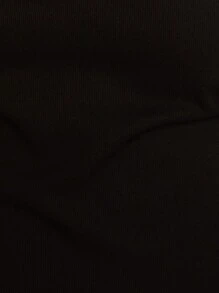 Nöista Top tipo camiseta con diseño calado, con vibras Y2K y vintage. Esencial para un estilo chic de verano, minimalista y de los 2000 - Negro - Ver 6