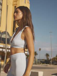 Aralina 女式纯色V领宽肩带短款背心，时尚百搭，适合夏季穿着 - 淺藍色 - 查看 6