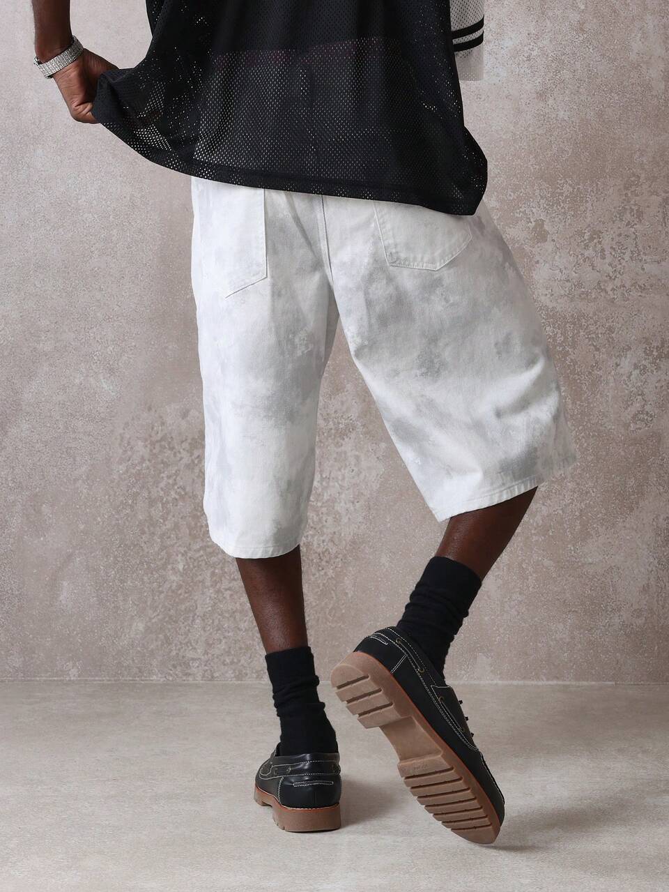 Bermudas de perna larga com estampa abstrata