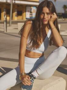 Aralina 女式纯色V领宽肩带短款背心，时尚百搭，适合夏季穿着 - 淺藍色 - 查看 1