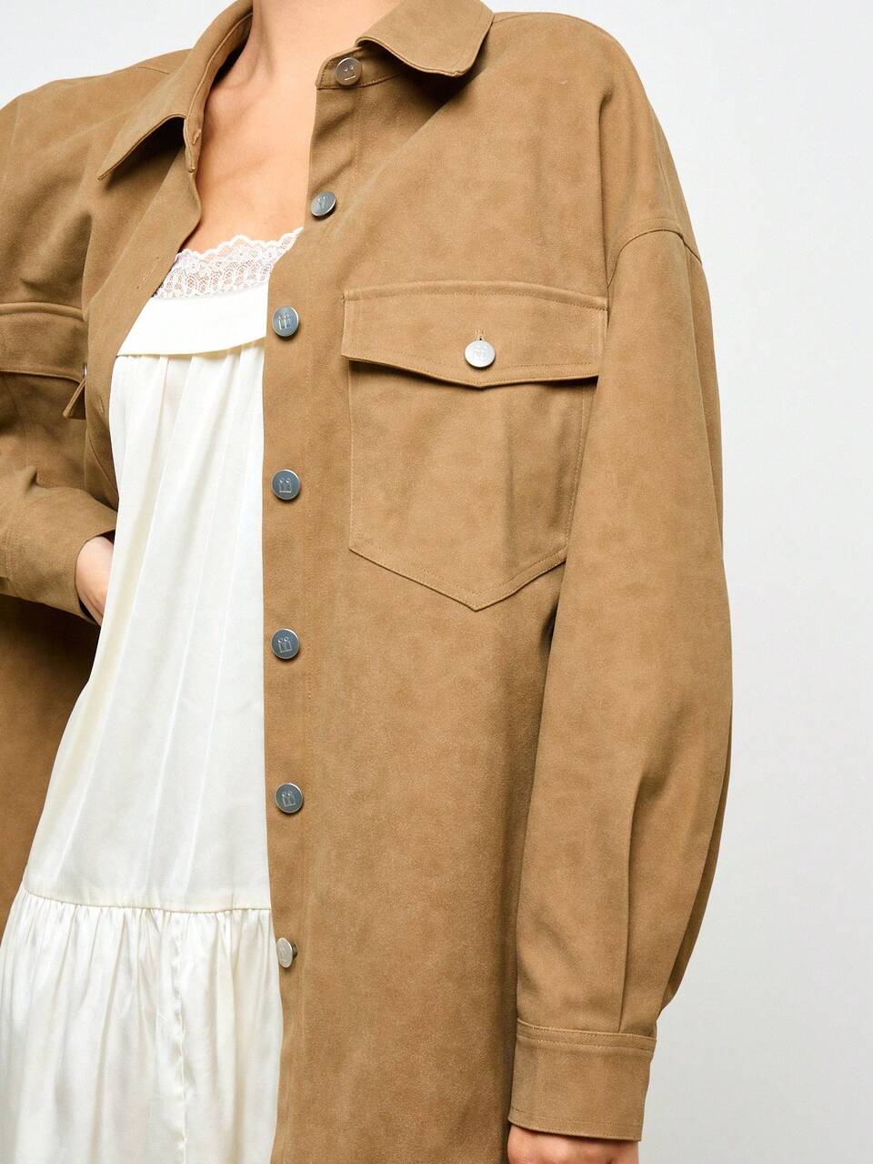 AiiRZ Chaqueta camisa con botones de efecto gamuza de talla grande, elegante, de manga larga con bolsillos, para uso casual al aire libre en otoño, estilo callejero
