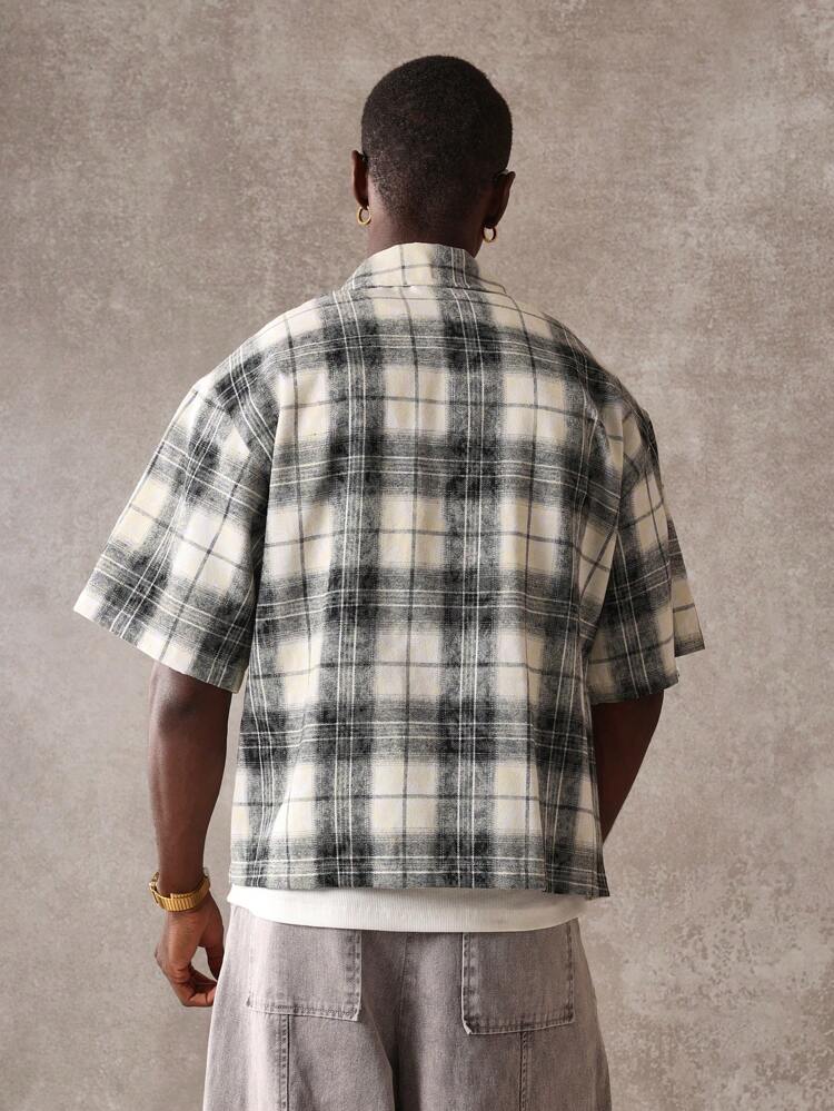 Camicia a maniche corte in flanella a quadri con bottoni oversize