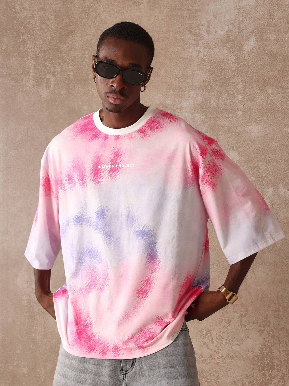 Oversize-T-Shirt im Boxy-Fit mit Batikmuster und College-Nummern