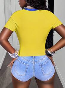 Slaydiva 2025 Neuer Sommer Lässig Street Reißverschluss Raglanärmel Kurzarm Portrait Frauenkopf Druck Englische Sloganbedruckung Ingwer Gelb Farbabsplitterung Braune Manschetten Slim Fit Damen T-Shirt-A