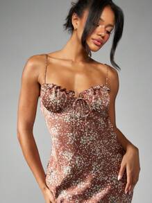 MISSGUIDED Robe de soirée maxi élégante en satin à fleurs minimalistes, taille empire, décolleté cœur, longueur de plancher, pour occasions spéciales et bals - Tabac - Voir 5