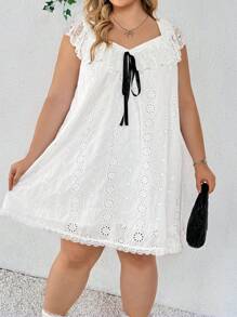 SHEIN CURVE+ 大码褶皱刺绣娃娃形黑色撞色蝴蝶结，带小飞袖，大码女士短裙沙滩装/沙滩裙/沙滩度假装/沙滩必需品/毕业/茶会礼服，太阳裙/图案 T 恤