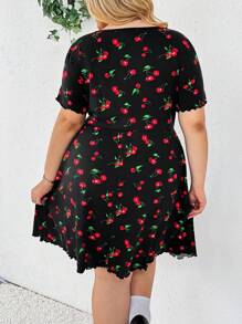 SHEIN CURVE+ 大码女士春夏服装，高弹力樱桃印花，胸前褶皱，腰部收紧，A 级大码连衣裙，加大曲线，波西米亚风度假，女士太阳裙女士海滩装/沙滩裙/海滩度假装/海滩必备品/毕业/茶会礼服/图案 T 恤 - 彩色 - 查看 2