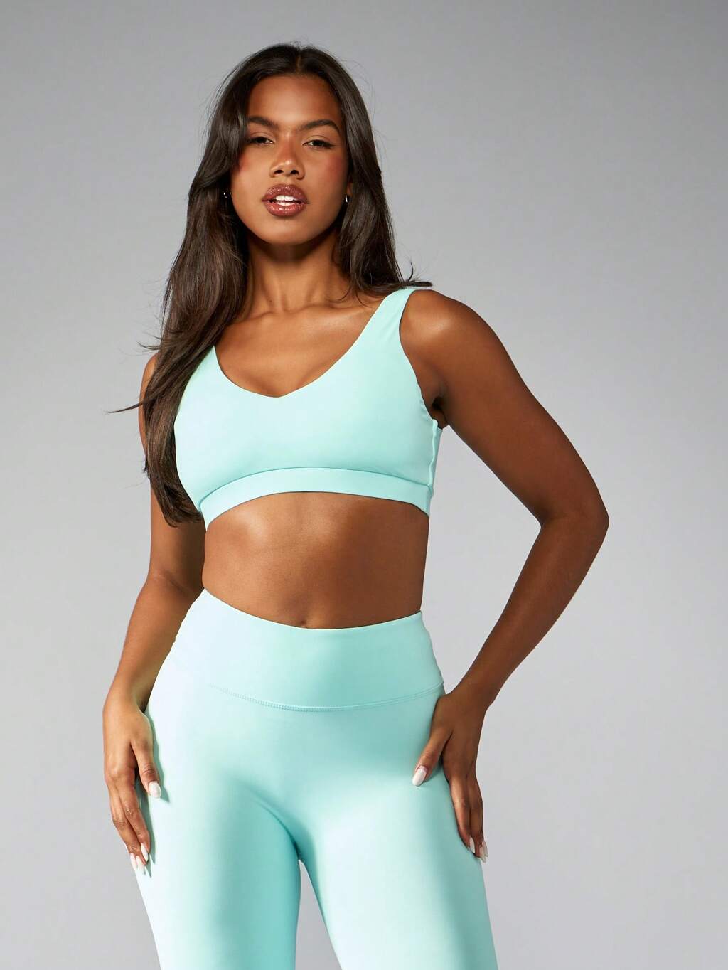 MISSGUIDED Biustonosz sportowy z dekoltem w serek i wycięciem na plecach o średnim wsparciu i wysokiej odporności