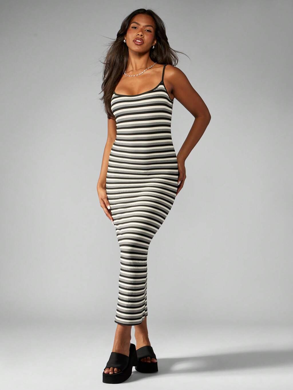 MISSGUIDED ストライプリブニットボディコンフィットロングドレス