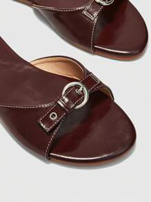 CUCCOO BIZCHIC 棕色油性 PU 和银色新月扣装饰平底穆勒鞋，时尚女士凉鞋