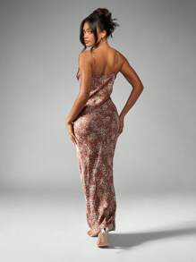 MISSGUIDED Robe de soirée maxi élégante en satin à fleurs minimalistes, taille empire, décolleté cœur, longueur de plancher, pour occasions spéciales et bals - Tabac - Voir 2