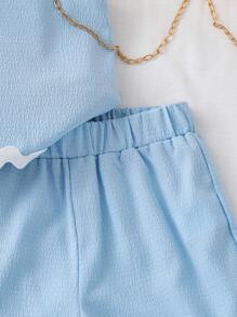 Conjunto de 2 piezas de niña (talla pequeña) con top sin mangas con textura y ribete contrastante, y pantalones cortos informales