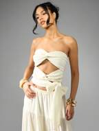 MISSGUIDED Texturierter trägerloses Bandeau Crop Top mit Ausschnitt, Twist-Detail, Sommer Strand Boho Festival Layering Urlaubs Resort Knoten Vorderseite
