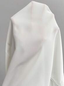 SHEIN Essnce Blusa blanca de escote en V sin mangas, de estilo minimalista, holgada, cómoda y fresca, para mujer de talla grande, de uso diario, versátil y de silueta estilizada. Top de mujer casual de negocios para el trabajo.