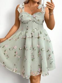 SHEIN VCAY Plus Size Floral Embroidery Strap Dress - Green - View 6