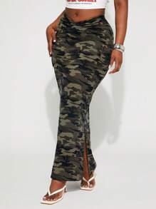 SHEIN SXY Falda con bolsillo con solapa y bajo con abertura, estampado de camuflaje, elegante y sexy, de uso diario, para mujer de talla grande, apropiada para el uso diario