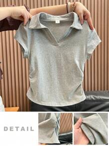 SHEIN 少女灰色百搭方形 V 领短袖 T 恤，设计师风格，夏季休闲 Polo 衫，齐腰长款，修身剪裁，干净女孩 - 灰色 - 查看 5