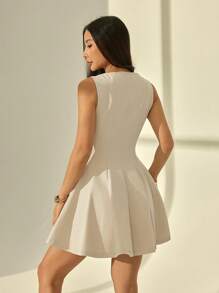 SHEIN PETITE Abito mini elegante e casual da donna, color tinta unita, con vita stretta e senza maniche, adatto per l'abbigliamento primaverile ed estivo