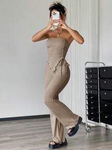 SHEIN EZwear Set de 2 piezas: Top bandeau drapeado con bajo asimétrico y pantalones de campana - Caqui - Ver 5
