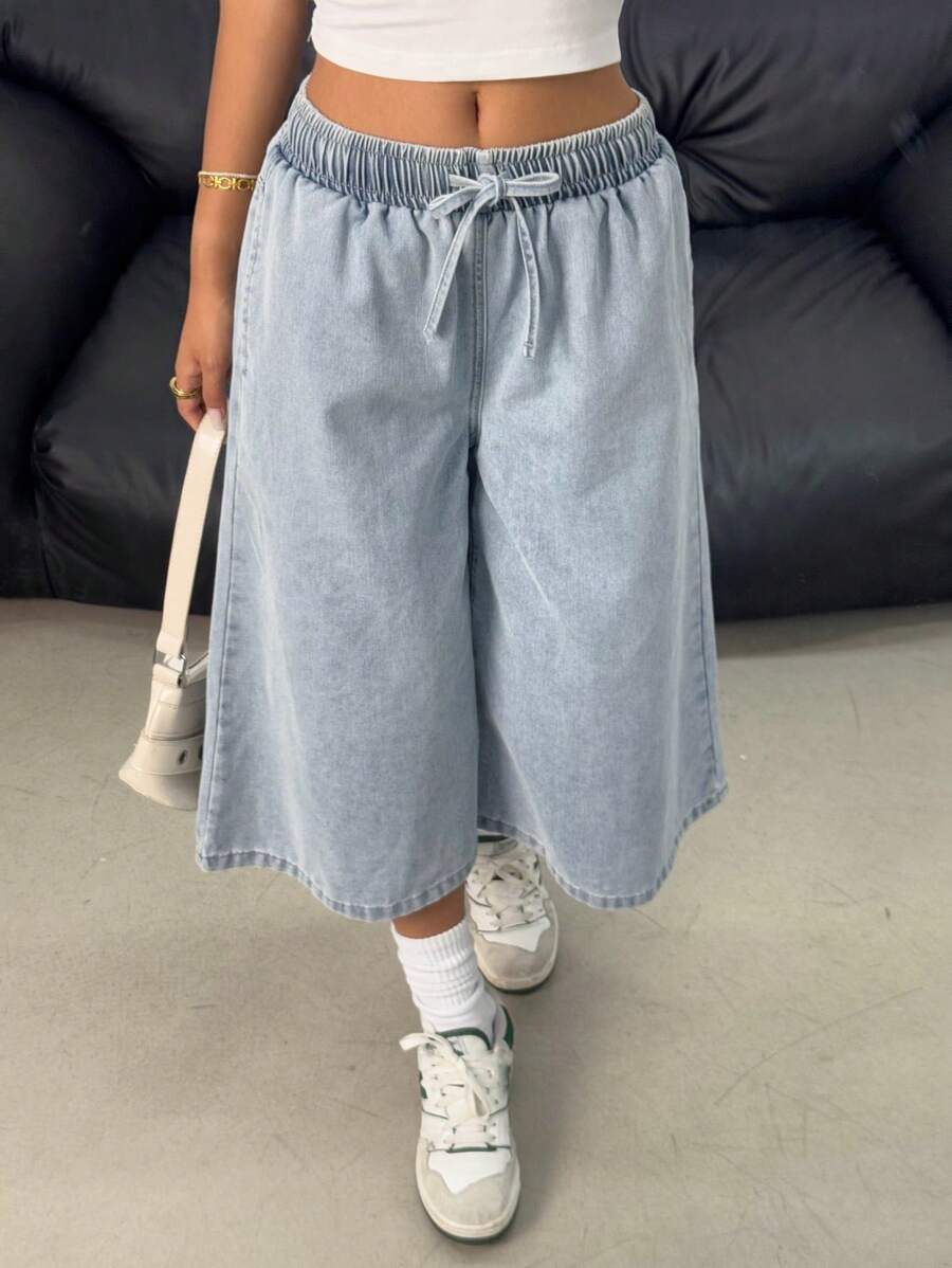 SHEIN 少女Y2K时尚浅色水洗宽松弹力抽绳腰牛仔阔腿裤，夏季海滩波西米亚风度假短裤，夏季音乐会节日休闲派对，女孩夏季早午餐教堂毕业典礼 - 淺色水洗藍 - 查看 1