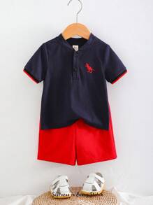 Cozy Pixies 2-teiliges Baby Jungen Set: Cartoon Tier bedruckter weicher Strick Polokragen Kurzarm Pullover + einfarbige Shorts mit Gummibund - Verschiedenfarbig - Übersicht 1