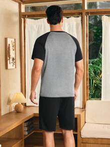 SHEIN Set pijama casual bărbătesc cu imprimeu de slogan, blocuri de culoare, mâneci raglan și pantaloni scurți, cadouri pentru iubit