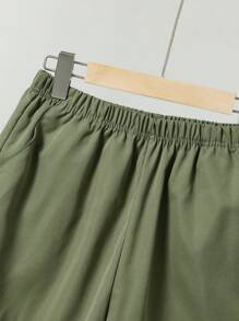 SHEIN 2pcs/Set Teenage Boys' Fashion Simple Green Short Sleeve Shirt And Pockets Shorts Summer Outfit