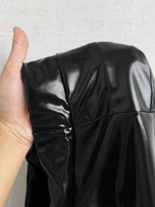 Flirla 大码女式纯色时尚拉链皮短裤 - 黑色 - 查看 6