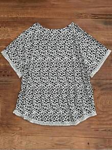 SHEIN VCAY CURVE Maglietta da donna taglie forti con stampa leopardata e fiorellini sul bordo, girocollo, maniche corte - Bianco - Visualizzare 3