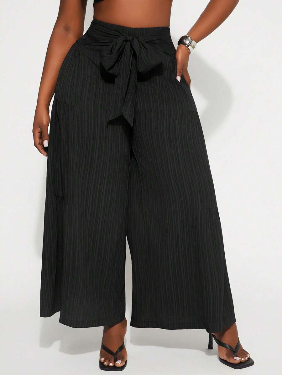 SHEIN SXY Pantalones anchos de pierna ancha de primavera y verano elegantes y sexy para mujer de talla grande, de unicolor, con cintura elástica multicapa dividida y cinturón incorporado, adecuado para uso diario - Negro - Ver 1