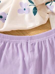SHEIN Conjunto de Ramadán de 2 piezas para niñas con camiseta de manga corta de cuello redondo con estampado floral y pantalones ajustados a rayas, atuendo casual y dulce de verano